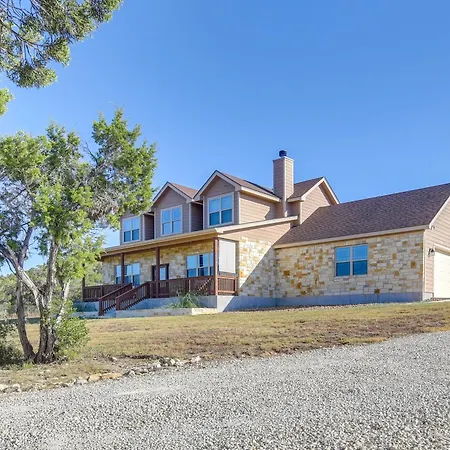 Villa Scenic Views, Hot Tub Texas Hill Country Getaway!